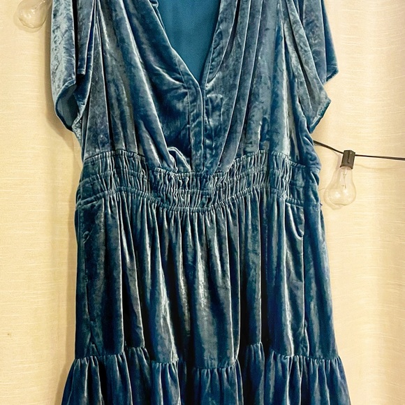 The Somerset Mini Dress: Velvet Edition - Picture 3 of 6